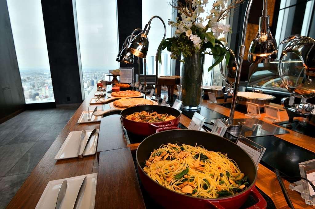 นาโกยา ปริ้นซ์ โฮเต็ล สกาย ทาวเวอร์ Hotel นาโกย่า ร้านอาหาร รูปภาพ A buffet at the 360 Restaurant in the 360° Sky Lounge, at the top of the Umeda Sky Building in Osaka, Japan